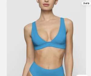 SKIMS Swim Plunge Bikini Top in Sapphire Blue Size 2X
